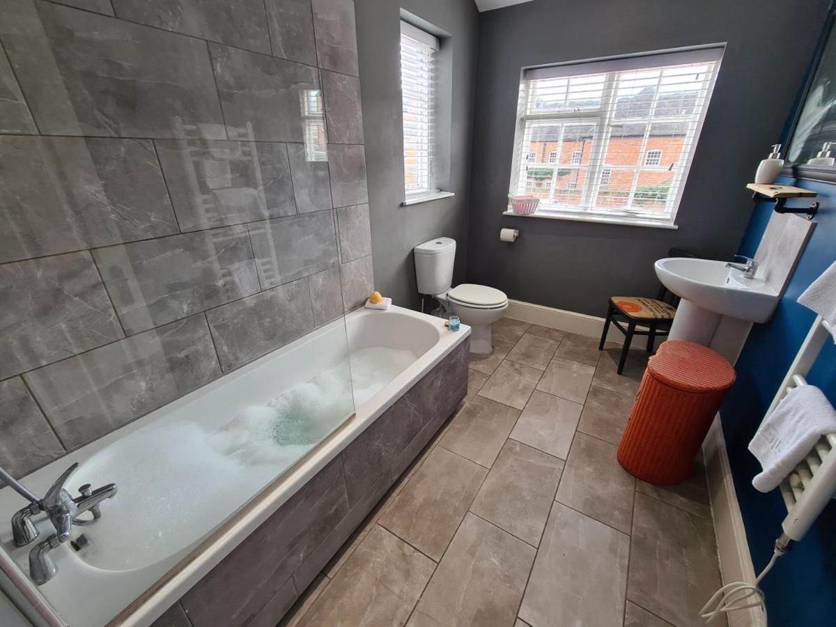 Beautiful Mews House In A Georgian Listed Building Close To The A38 Burton-upon-Trent Екстериор снимка
