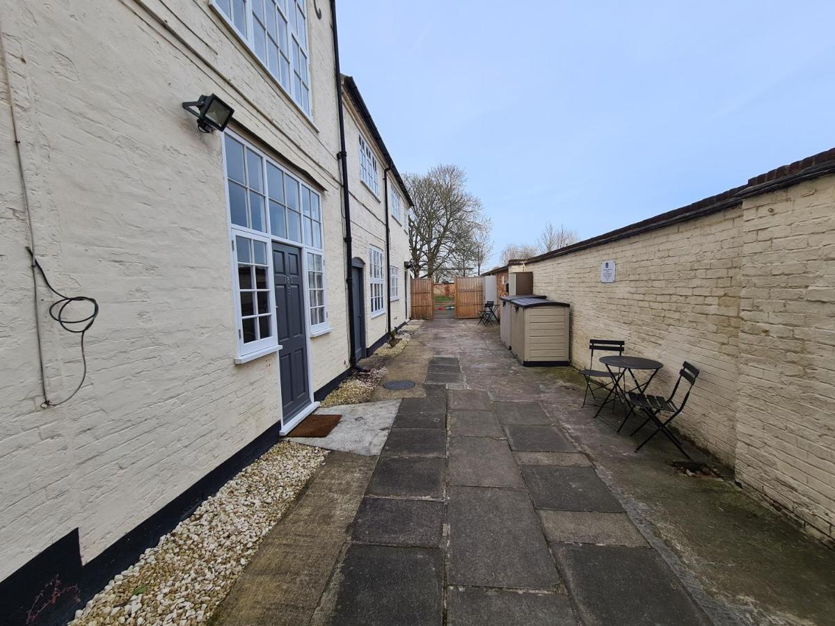 Beautiful Mews House In A Georgian Listed Building Close To The A38 Burton-upon-Trent Екстериор снимка