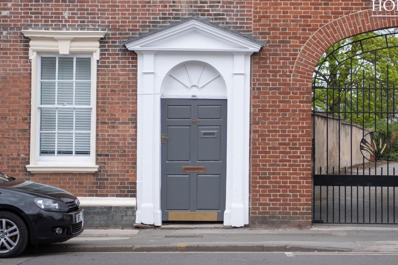 Beautiful Mews House In A Georgian Listed Building Close To The A38 Burton-upon-Trent Екстериор снимка